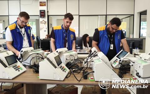 Imagem da notícia Por dentro das urnas: reportagem acompanha preparação e testes em Medianeira