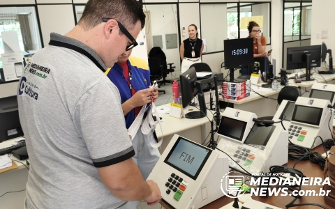 Imagem da notícia Por dentro das urnas: reportagem acompanha preparação e testes em Medianeira