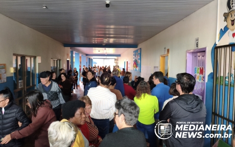 Imagem da notícia Eleições seguem tranquilas em Medianeira; falta de energia não interrompe votação