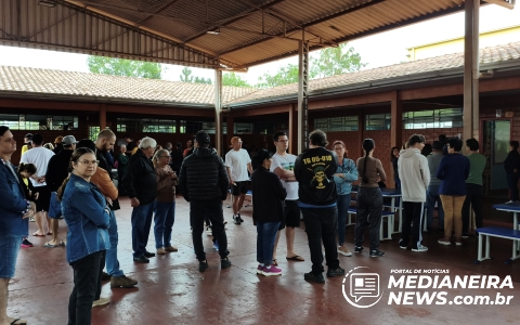 Imagem da notícia Eleições seguem tranquilas em Medianeira; falta de energia não interrompe votação