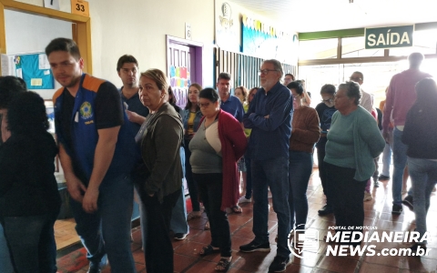 Imagem da notícia Eleições seguem tranquilas em Medianeira; falta de energia não interrompe votação