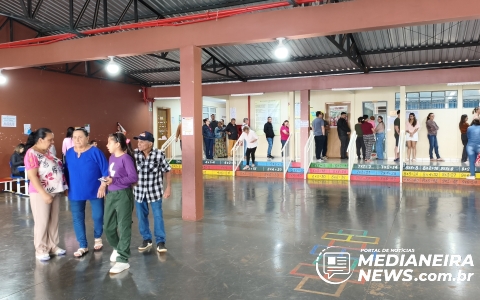 Imagem da notícia Eleições seguem tranquilas em Medianeira; falta de energia não interrompe votação