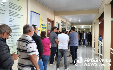 Imagem da notícia Eleições seguem tranquilas em Medianeira; falta de energia não interrompe votação