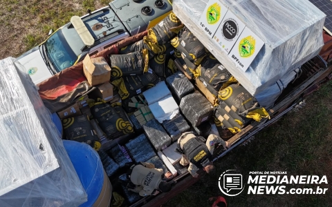 Imagem da notícia Caminhão com mais de 1,5 tonelada de maconha é apreendido na BR-277 em São Miguel