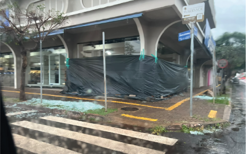 Imagem da notícia Temporal destelha casas, atinge comércios e causa alagamentos em Medianeira e região