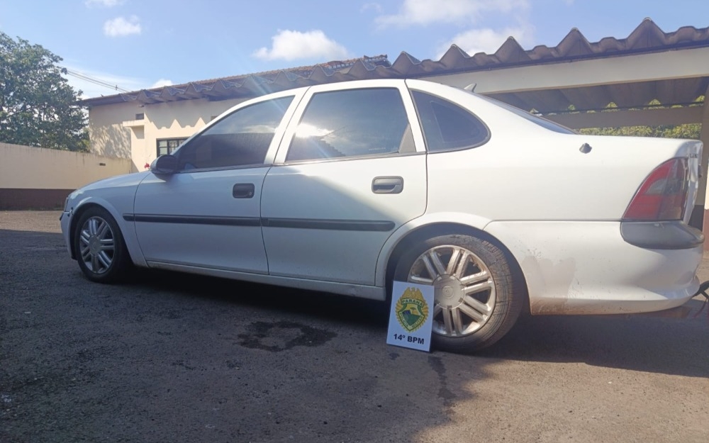 Imagem da notícia Carro é apreendido após PM constatar irregularidades em São Miguel do Iguaçu