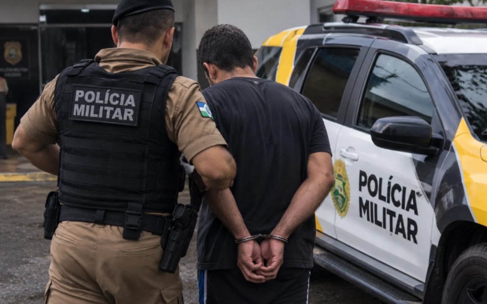 Imagem da notícia Homem é preso após ameaçar funcionários e agredir diretor da Casa de Passagem em Medianeira