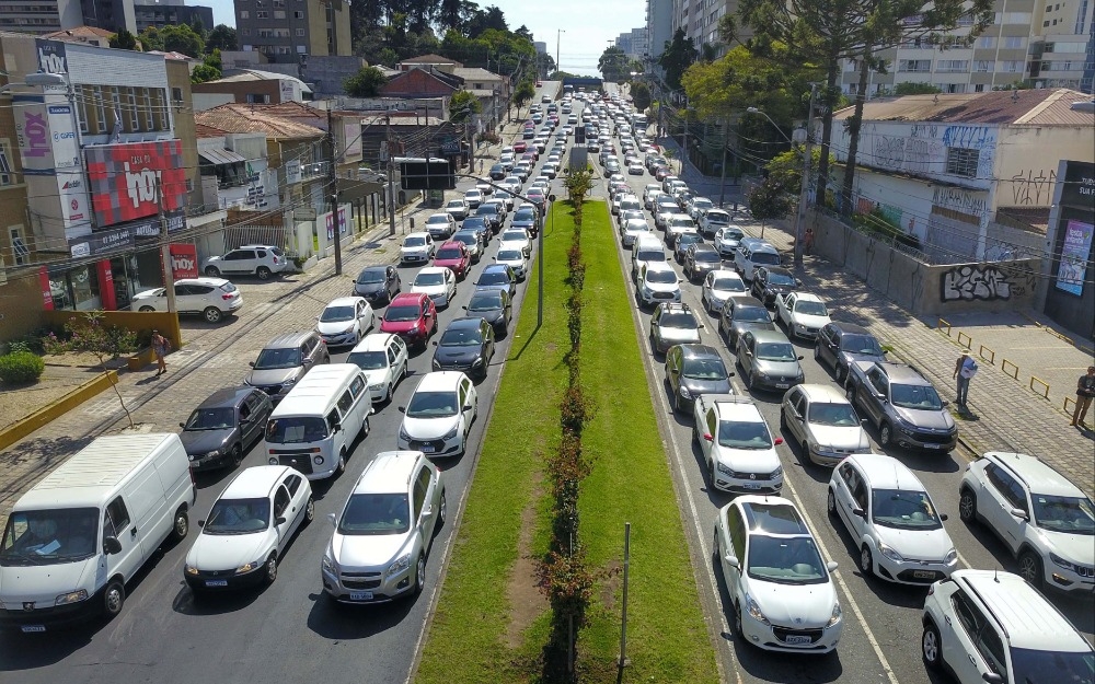 Imagem da notícia Licenciamento de veículos com placa final 8 vence nesta sexta-feira no Paraná